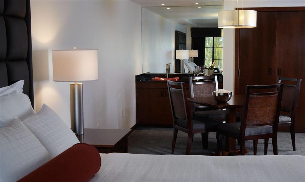 Inn On Woodlake Kohler Room photo
